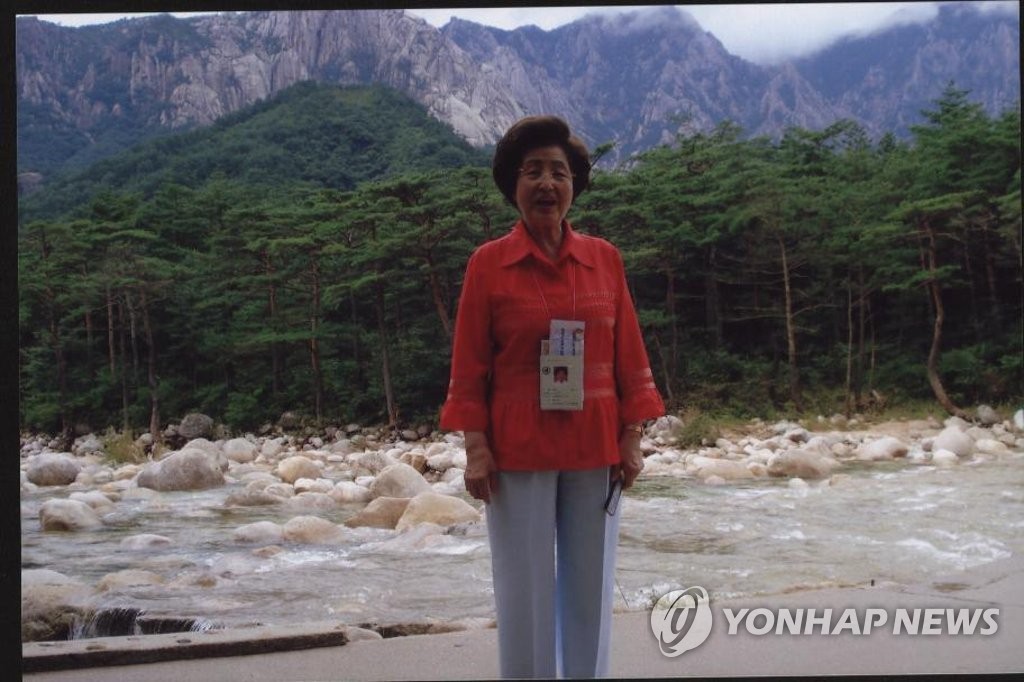 금강산 찾은 이희호 여사