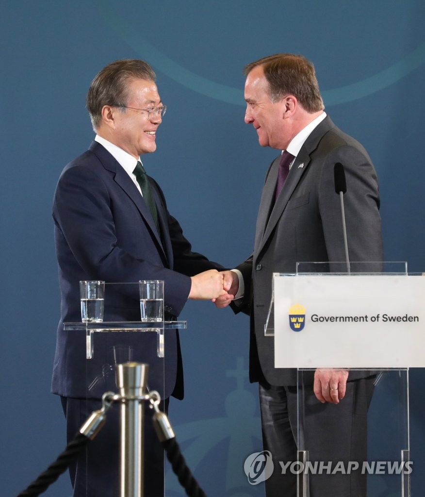스웨덴 총리와 공동회견 마친 문 대통령