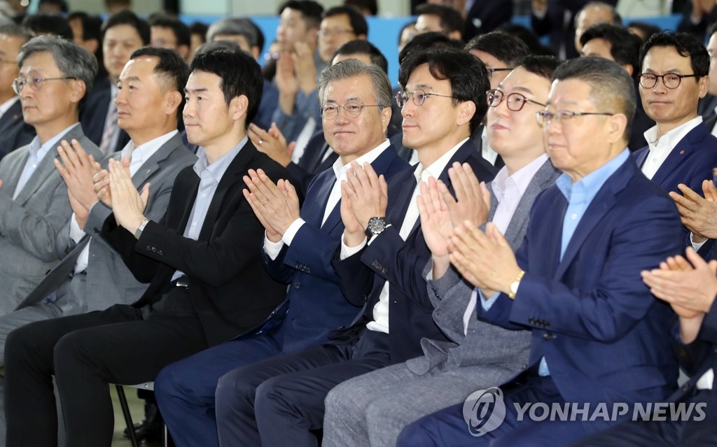 문 대통령, 제조업 르네상스 비전 선포식 참석