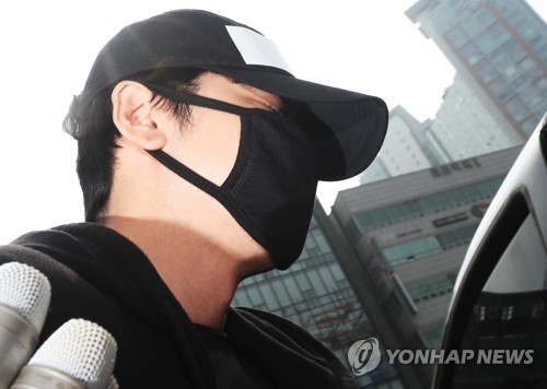 눈 감은 강지환