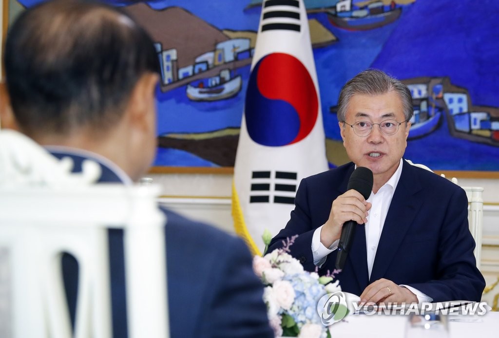 문 대통령, 예비역 군 주요인사 초청 오찬 간담회