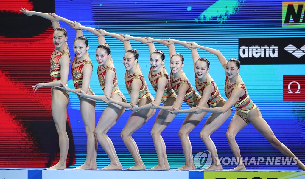 Chinese artistic swimmers get ready to compete (CR) Chinese artistic swimmers get ready to compete (CR)