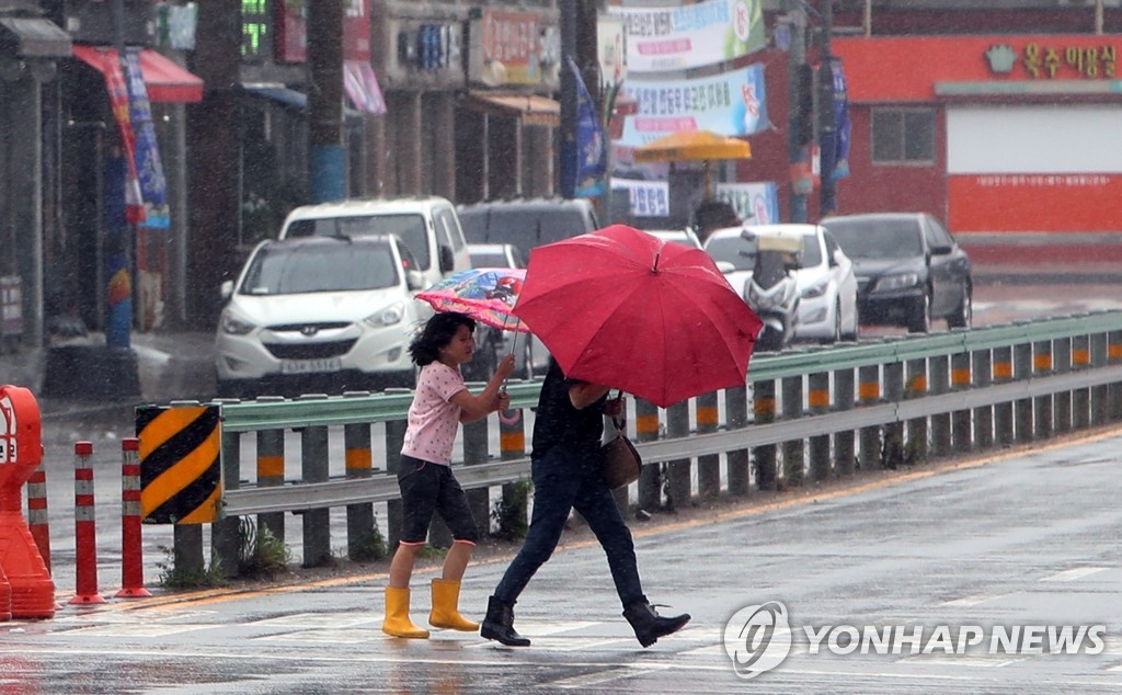 다나스가 몰고 온 비바람