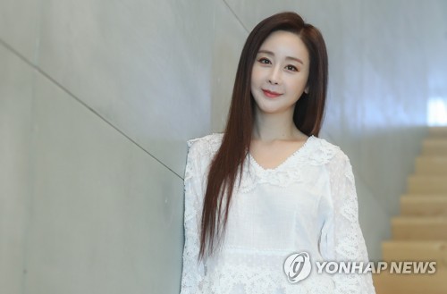 포즈 취하는 함소원