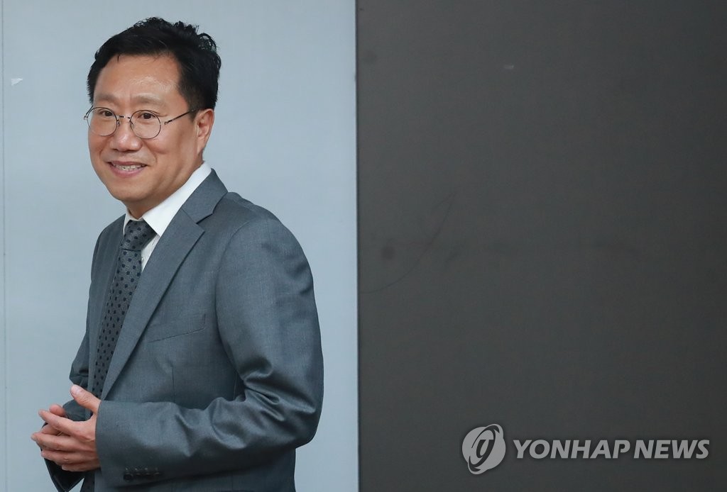 자리 향하는 양정철 민주연구원장