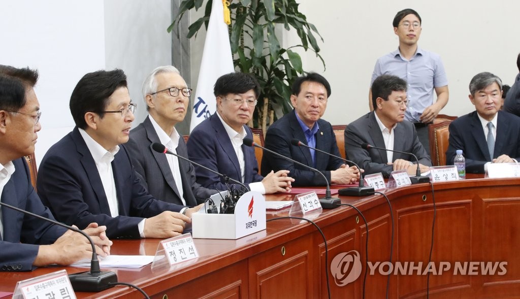 발언하는 황교안 대표