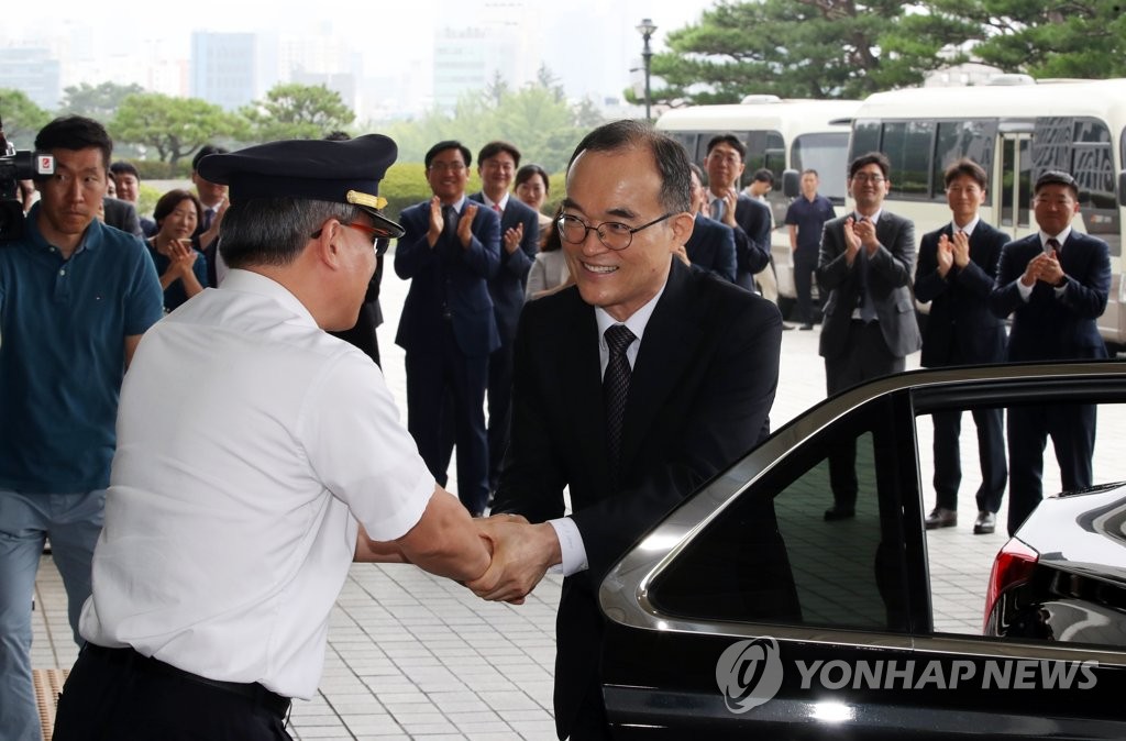 마지막 인사 건네는 문무일 검찰총장