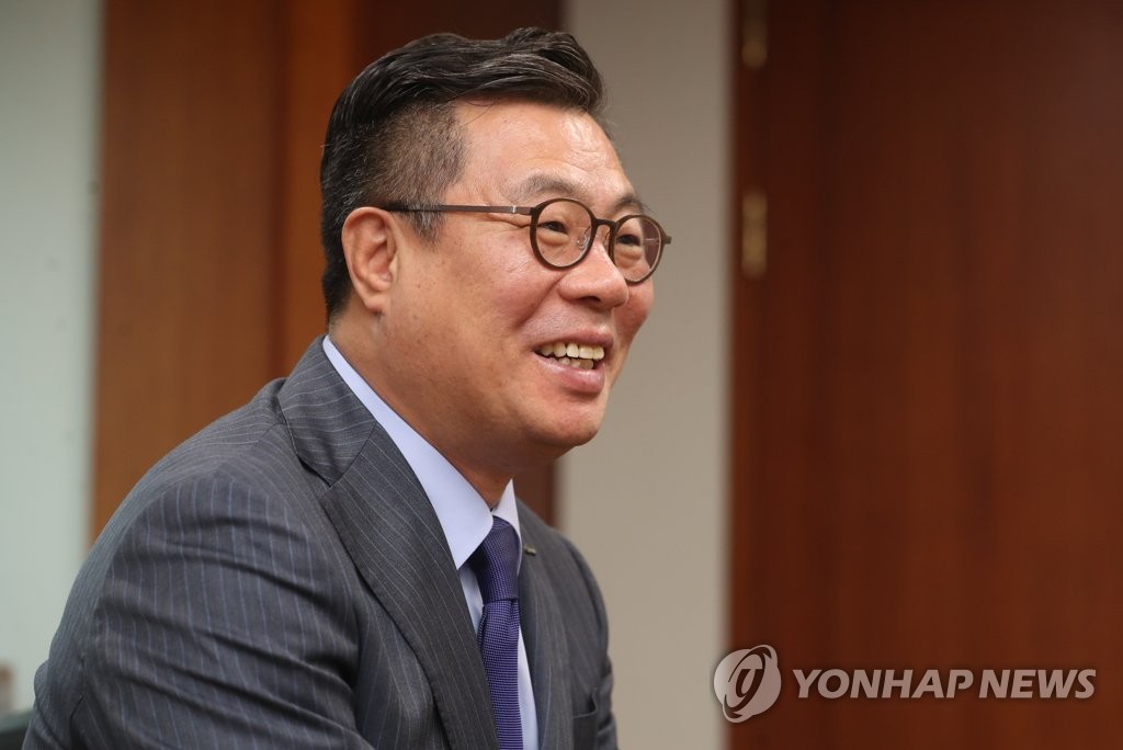 인터뷰하는 정일문 한국투자증권 사장