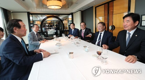 도쿄에서 한일 의원 회동