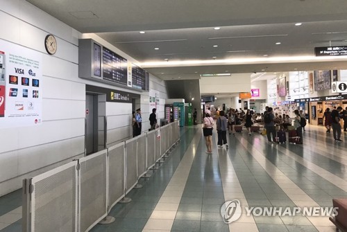 한산한 일본 후쿠오카 공항 국제선 청사