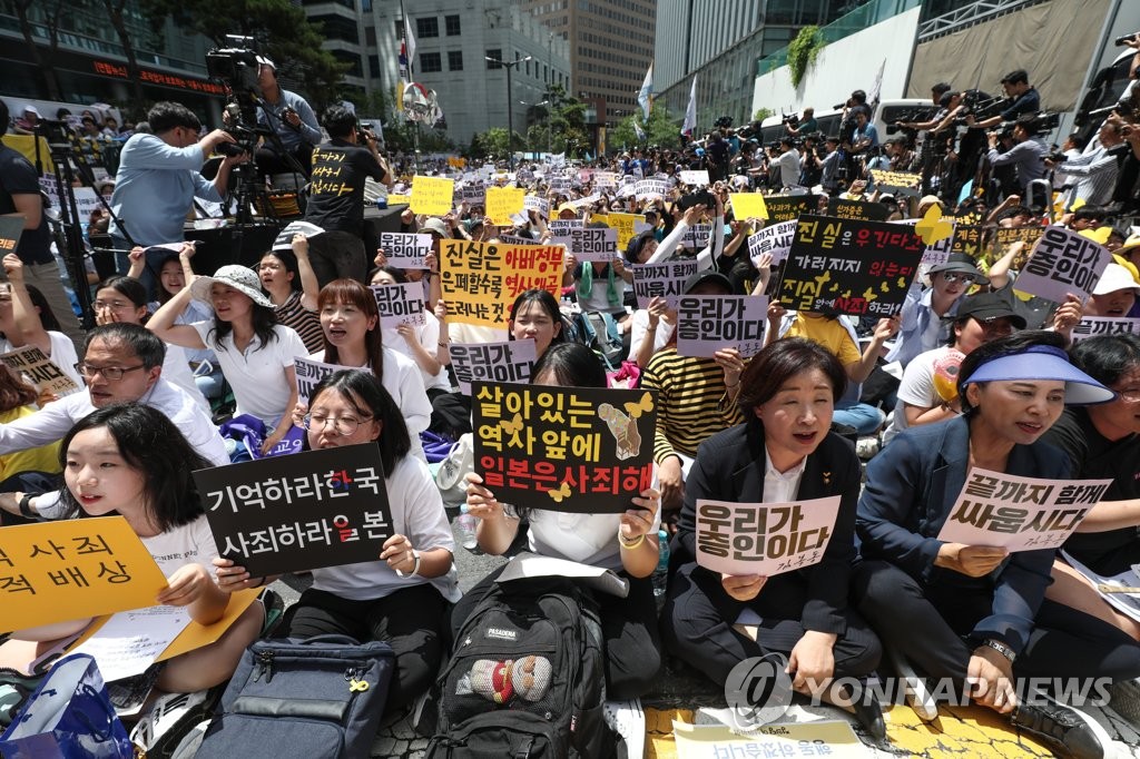 1400차 수요시위, 27년간의 동행