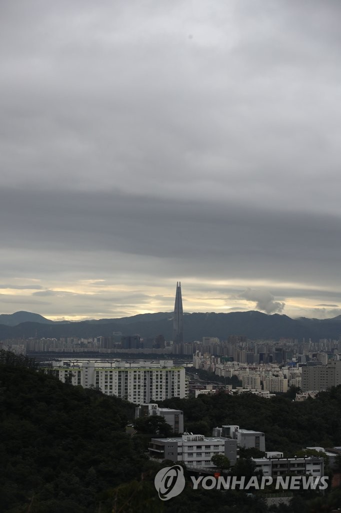 Overcast sky over Seoul Overcast sky over Seoul