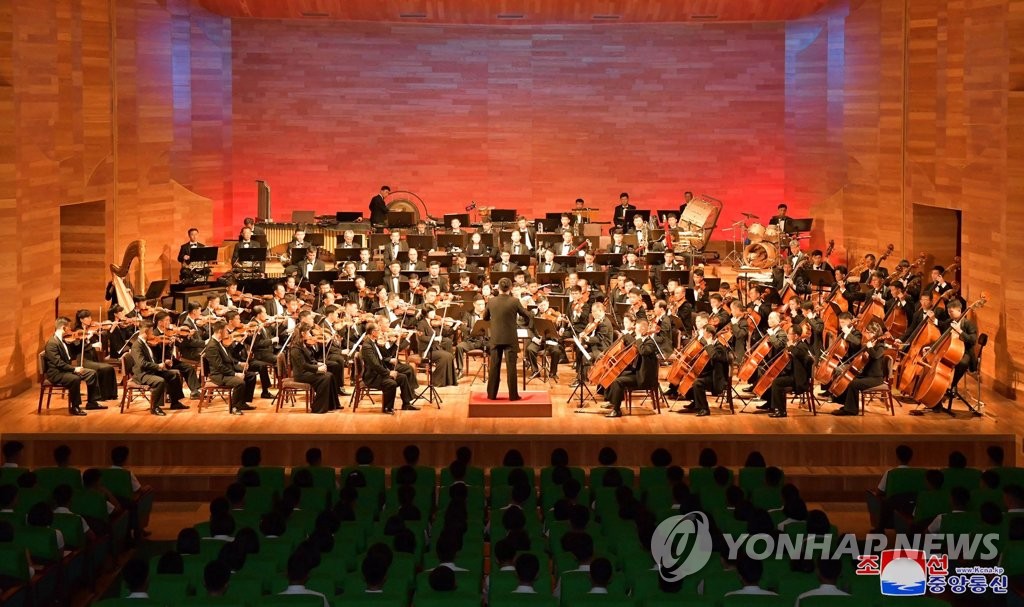 북한, 광복절 경축 공연 진행