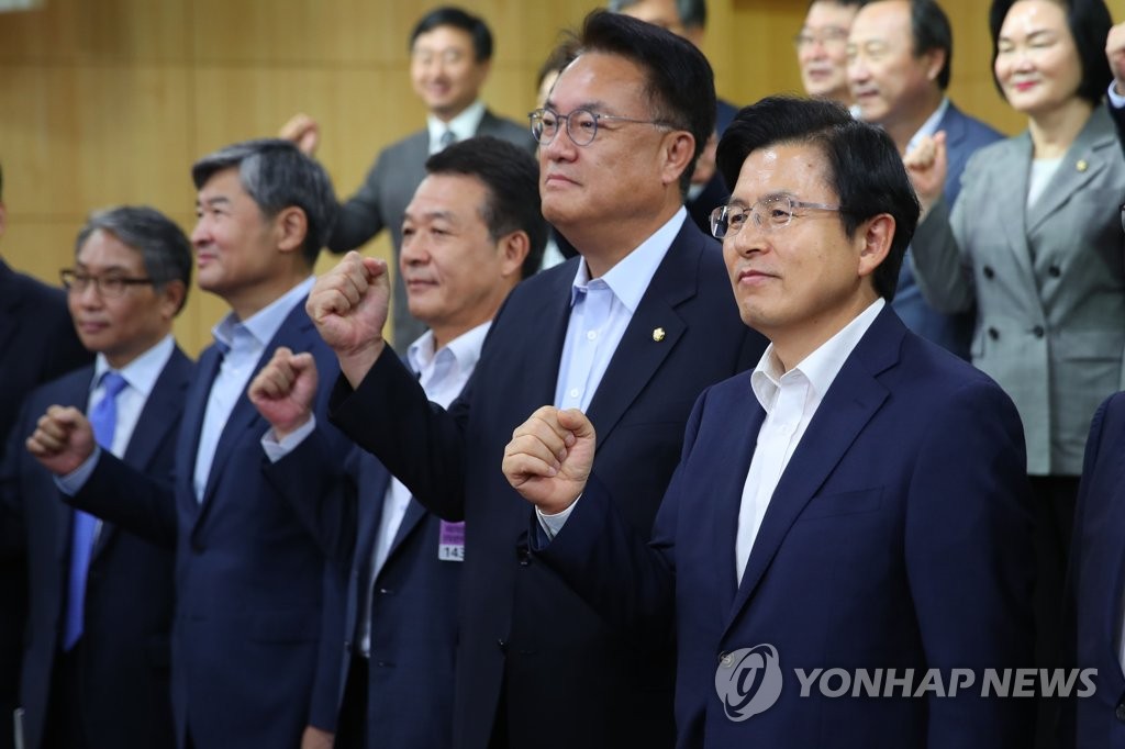 파이팅하는 황교안 대표