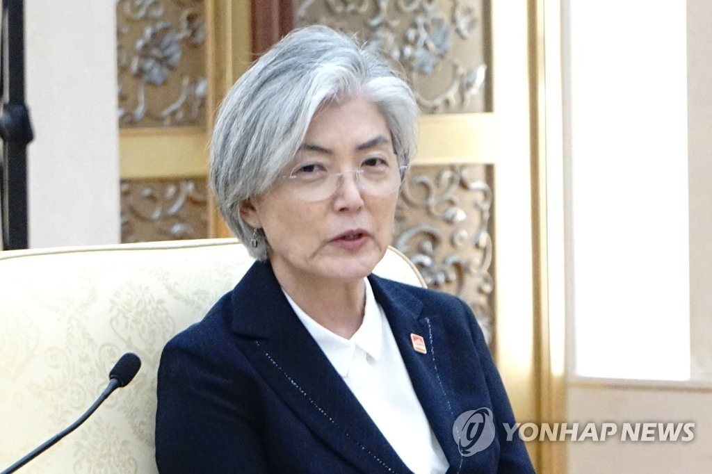 리커창 중국 총리 만난 강경화 장관