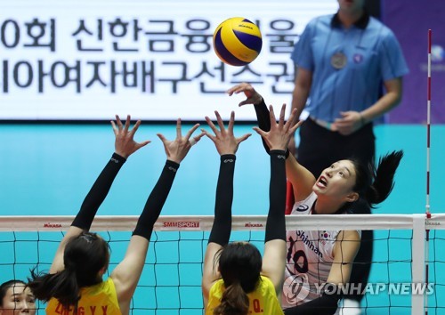 공격하는 김연경
