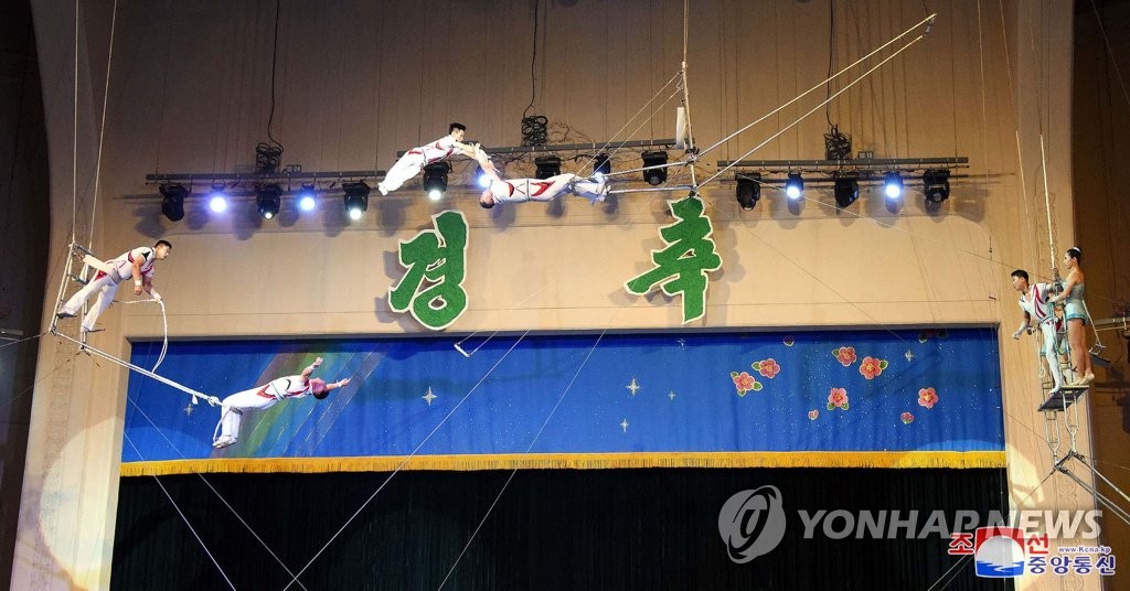 북한 선군절 맞아 경축공연 진행