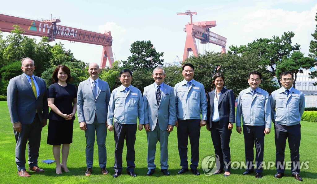 U.S. envoy visits Hyundai Heavy U.S. envoy visits Hyundai Heavy