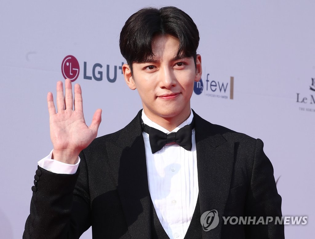 지창욱 '잘생겼어'