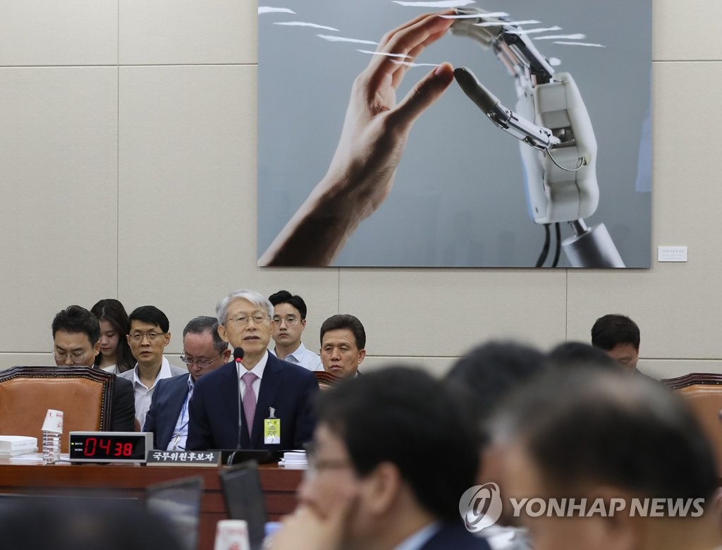 의원질의 답변하는 최기영 후보자