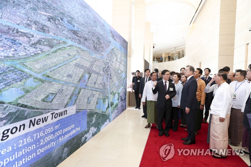 South Korean President Moon Jae-in receives a briefing on a scheme to create the South Korea-Myanmar Industrial Complex during a visit to Yangon, Myanmar, on Sept. 4, 2019. (Yonhap)