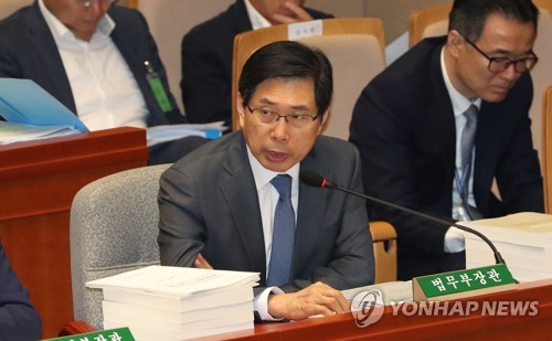 답변하는 박상기 법무
