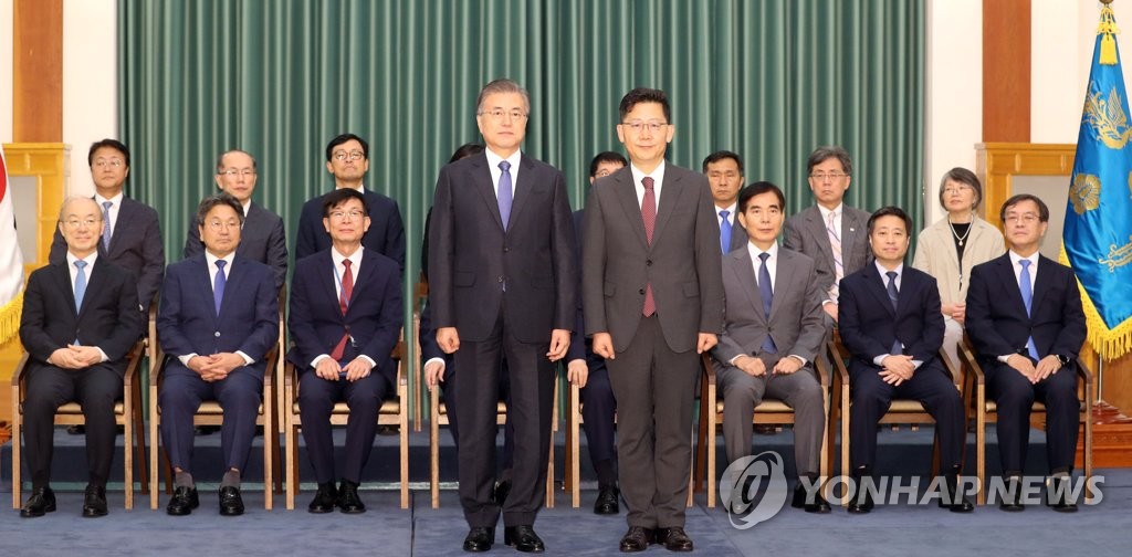 문 대통령과 김현수 농식품부 장관