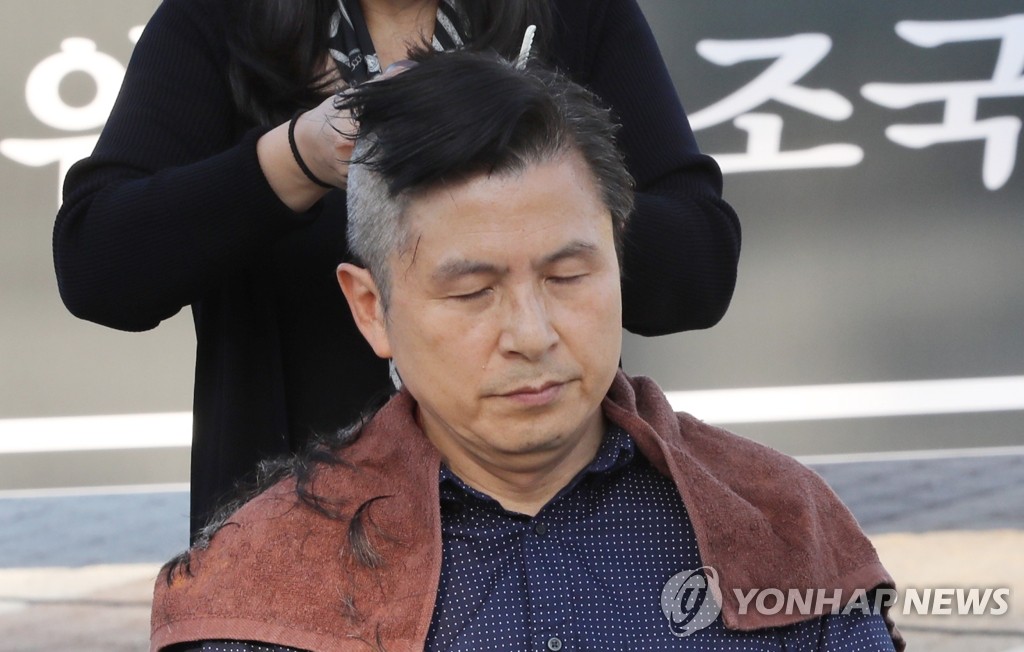 삭발하는 황교안 대표