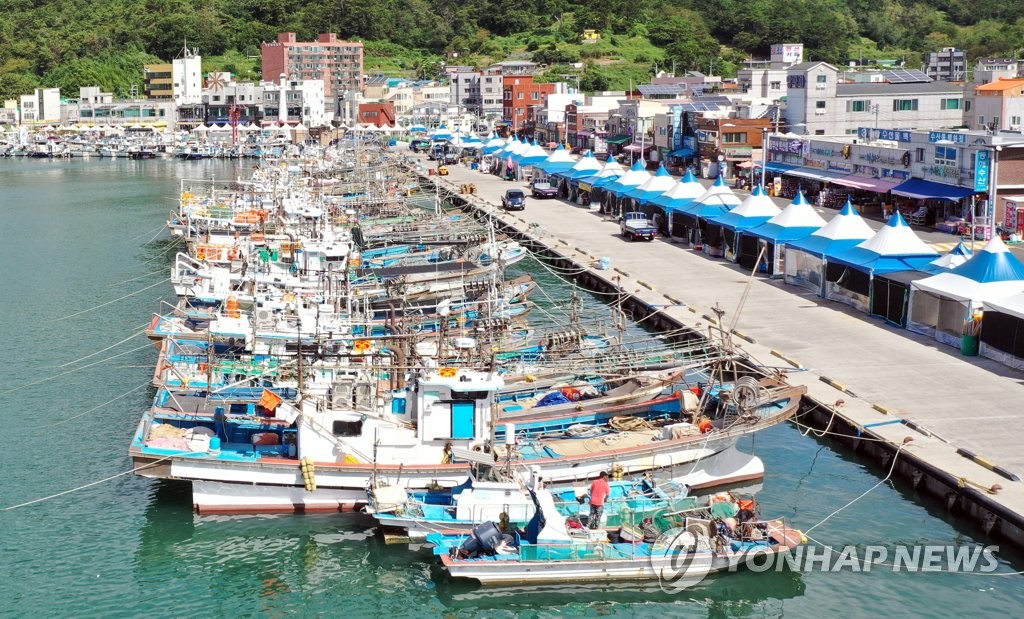 태풍 북상 어선 피항
