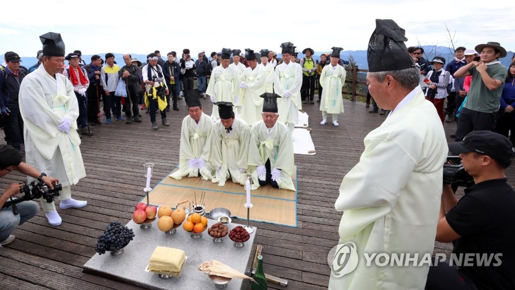 무주·영동·김천, 삼도봉 정상서 화합기원제