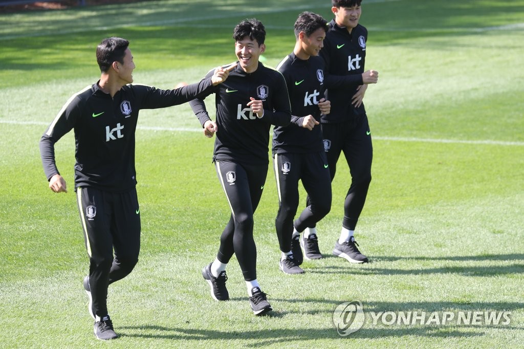 활짝 웃는 손흥민