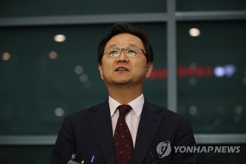 답하는 정해관 신통상질서협력관