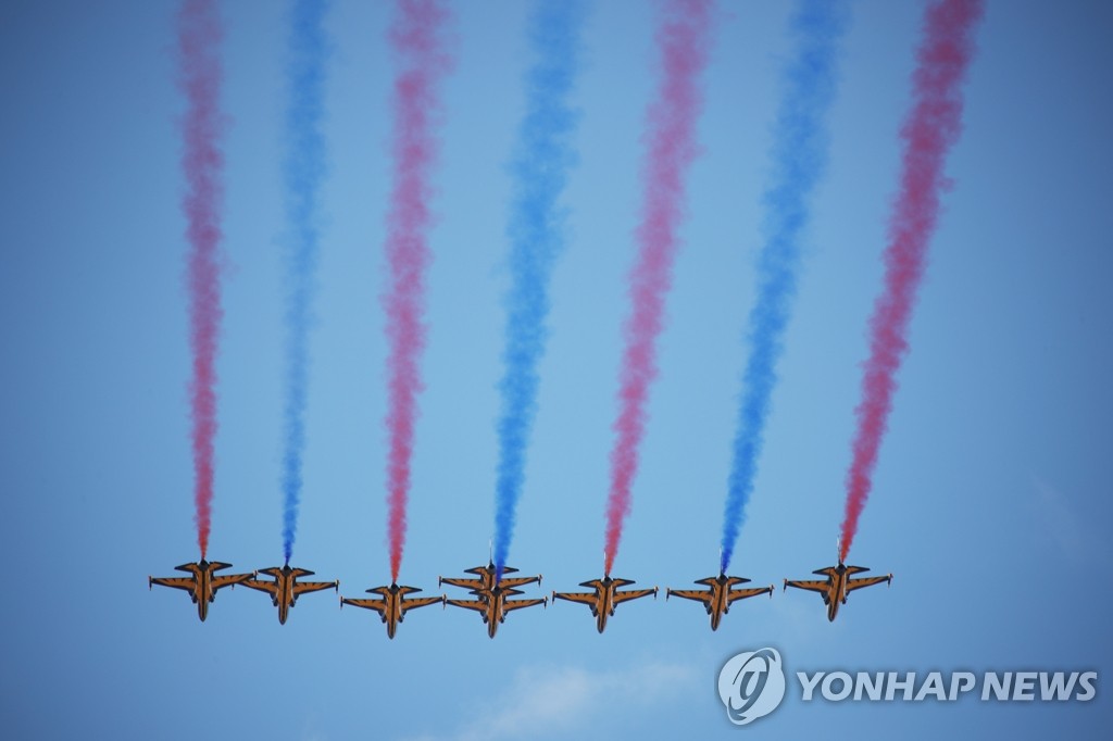 공군 특수비행팀 블랙이글스의 멋진 비행