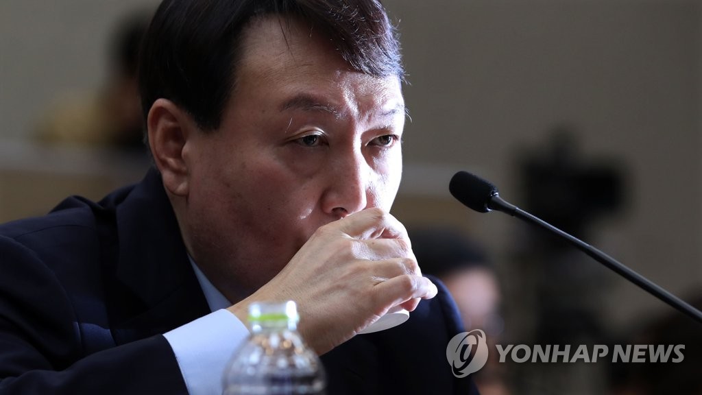물 마시는 윤석열 검찰총장