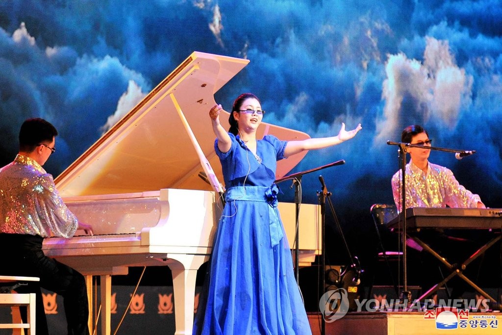 중국을 방문했던 북한 장애자예술단이 2019년 10월 19일 평양 청년중앙회관에서 귀환공연을 하고 있다. [연합뉴스 자료사진]
