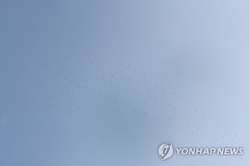 드론 150대가 연출한 국산 최초 초음속 고등훈련기 'T50'