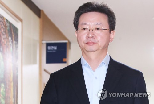 브리핑장 향하는 반기수 화성연쇄살인사건 수사본부장