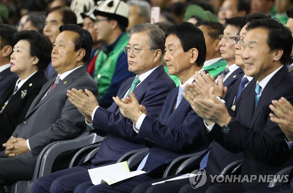 문 대통령, 새마을지도자대회 참석