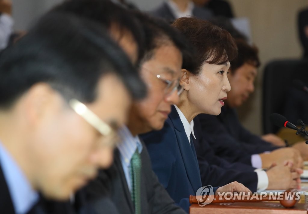 In this photo taken on Nov. 6, 2019, Land, Infrastructure and Transport Minister Kim Hyun-mee (2nd from right) delivers an opening speech during a housing policy review committee held at the ministry's building in Sejong City, an administrative hub 130 kilometers southeast of Seoul. (Yonhap)
