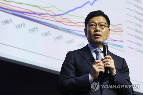 기조연설하는 이정동 서울대 교수