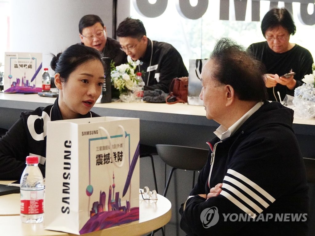 갤럭시 폴드 산 중국 고객들