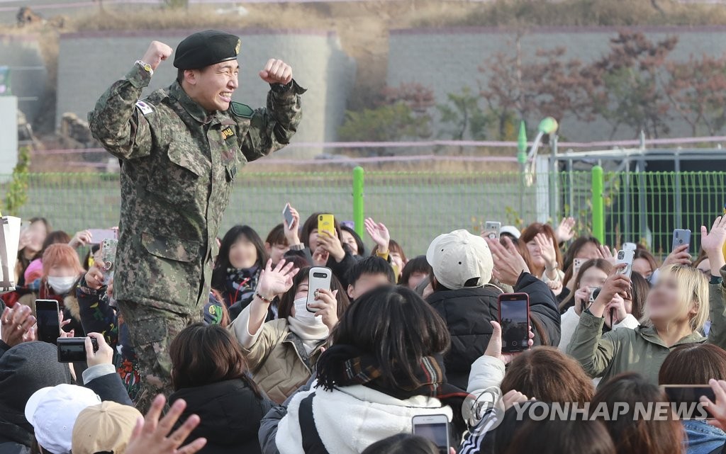 기다려준 팬들 만나는 대성