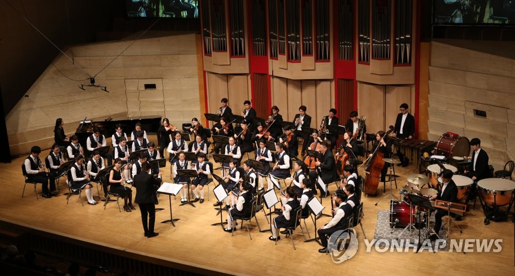 연주 선보이는 '사랑의 달팽이 클라리넷 앙상블'