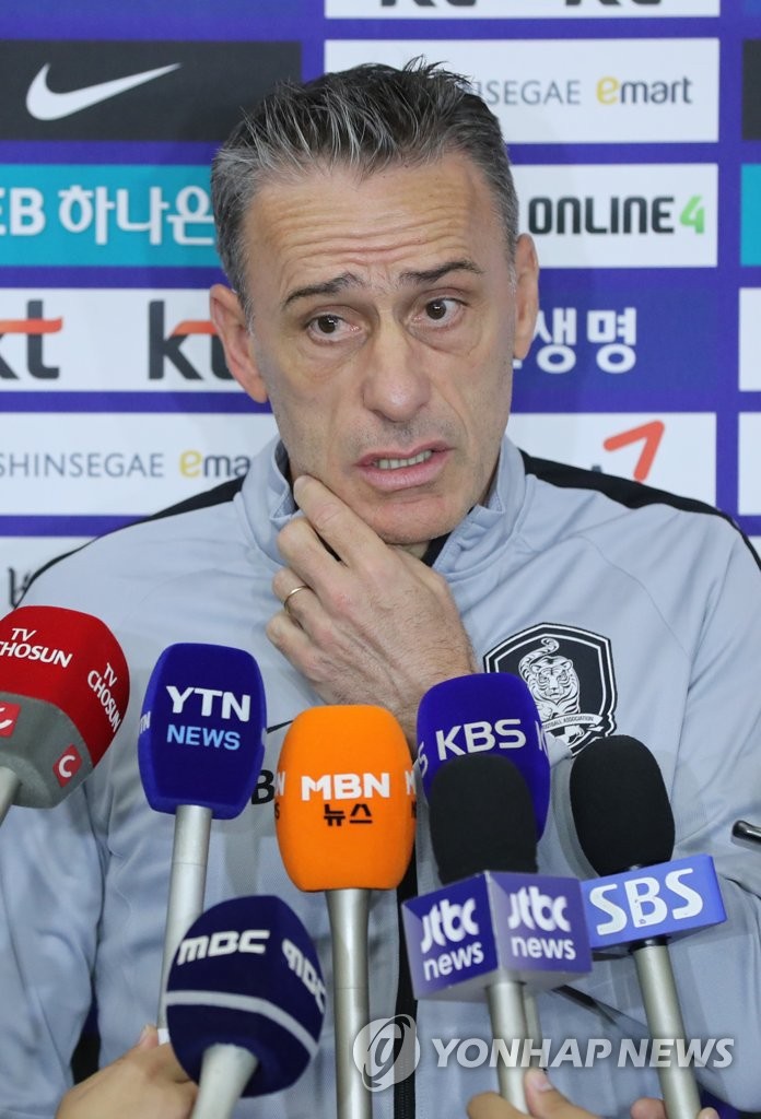 S. Korean footballers head to Middle East S. Korean footballers head to Middle East