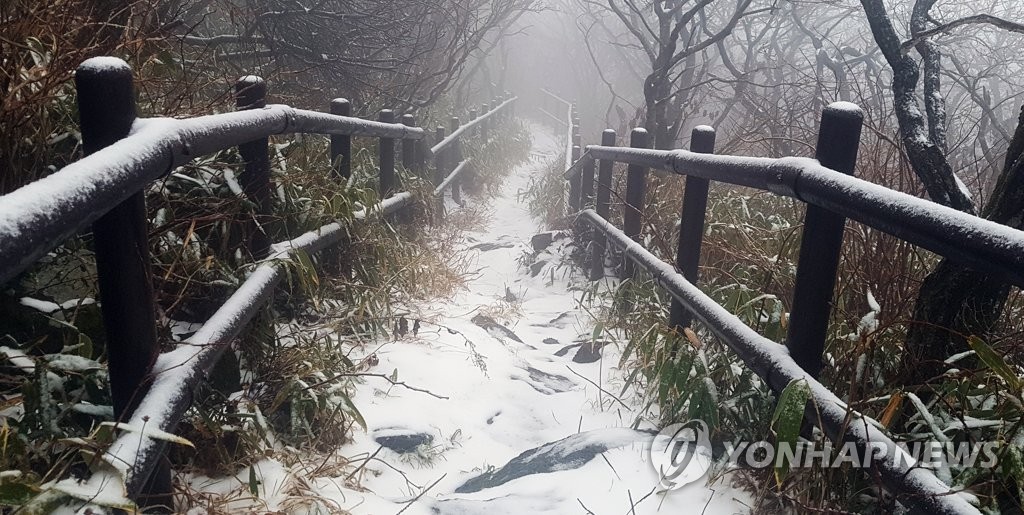 Season's 1st snow at Mount Deokyu National Park Season's 1st snow at Mount Deokyu National Park