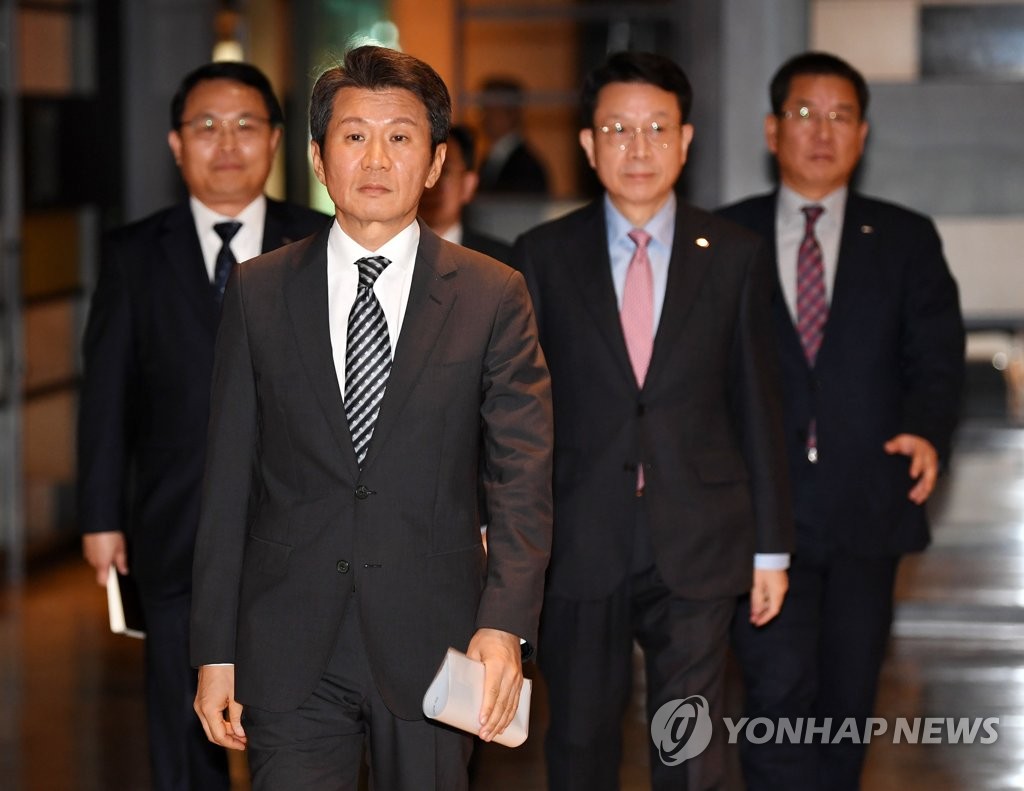 기자회견장 향하는 정몽규 회장