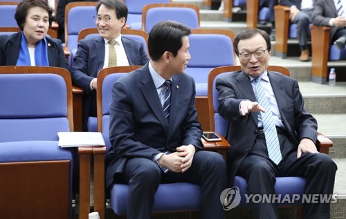 밝은 미소의 이해찬 대표