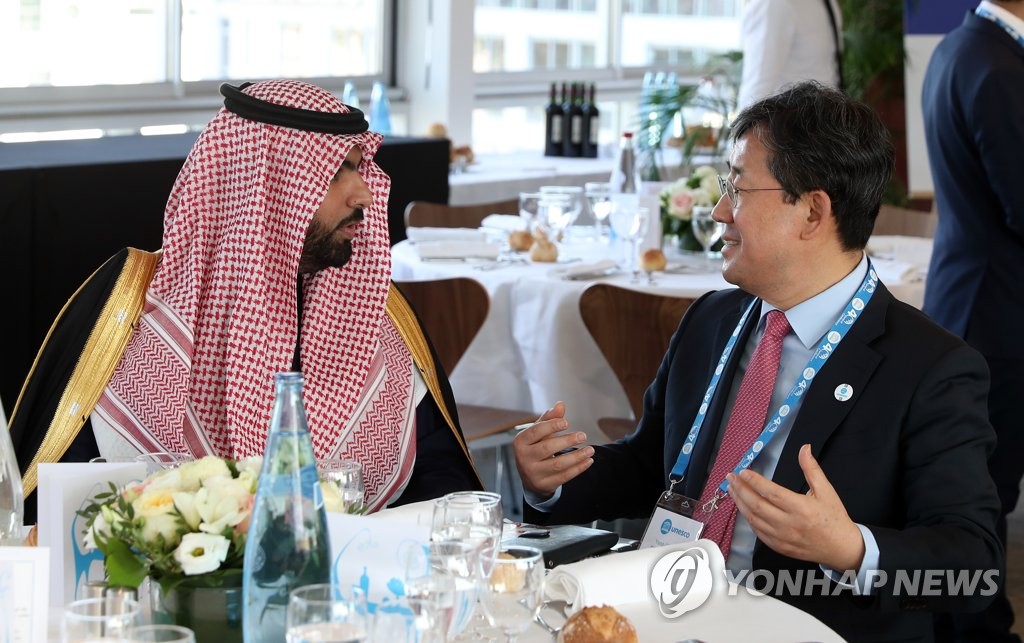 وزير الثقافة الكوري الجنوبي يلتقي مع نظيره السعودي وزير الثقافة الكوري الجنوبي يلتقي مع نظيره السعودي