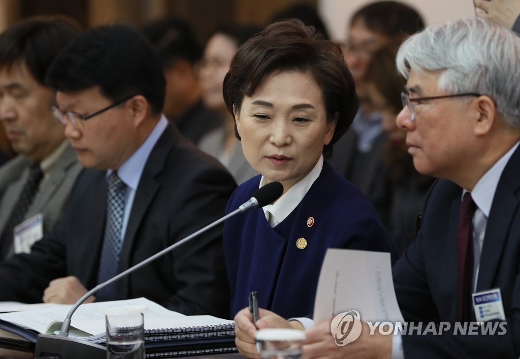 김현미 장관, 국토정책위원회 참석
