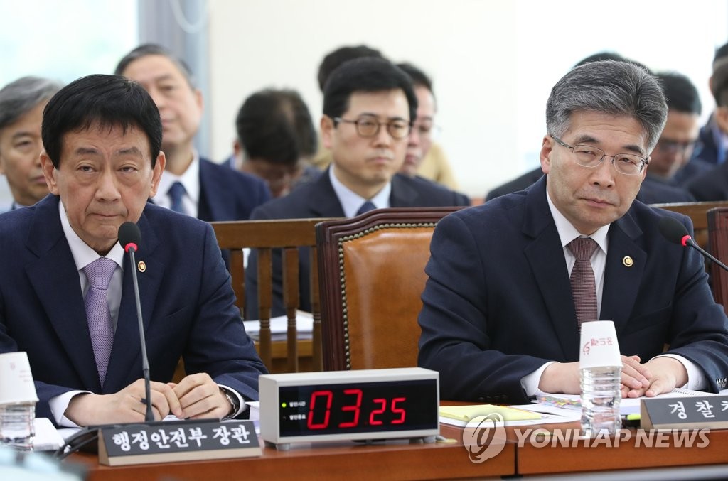 진영 행안부 장관(왼쪽)과 민갑룡 경찰청장
